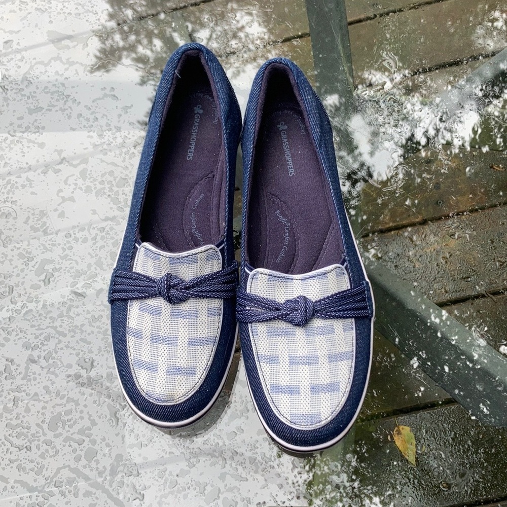 Adorable new Grasshoppers size 8